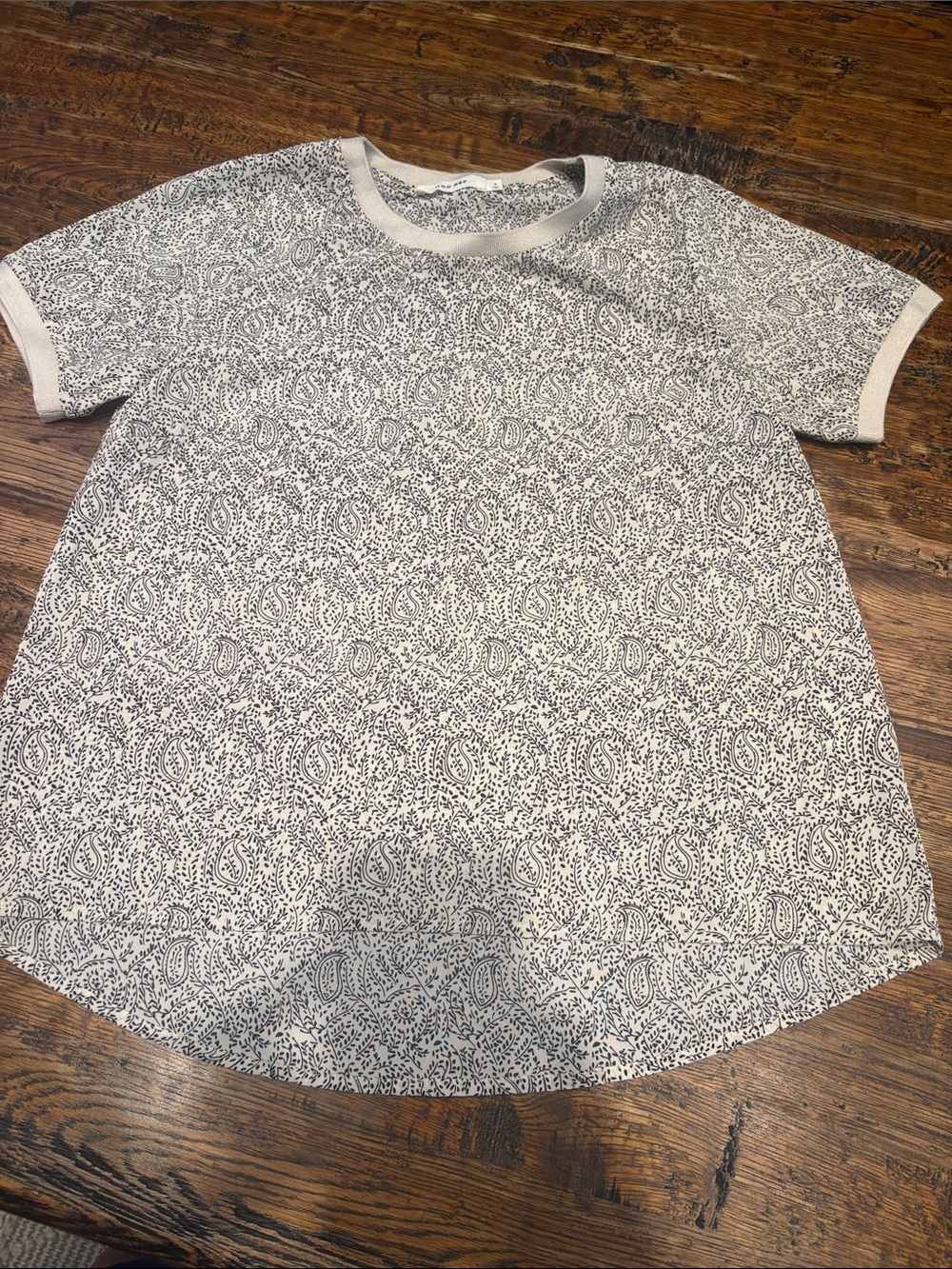Short-Sleeve Crewneck Shirt in White with Black Print